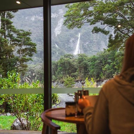 Milford Sound Lodge Exteriör bild