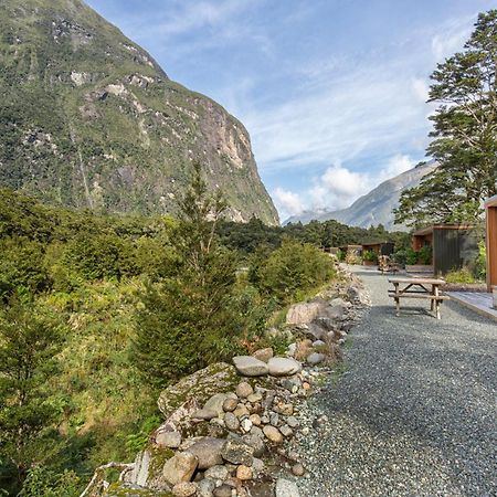 Milford Sound Lodge Exteriör bild