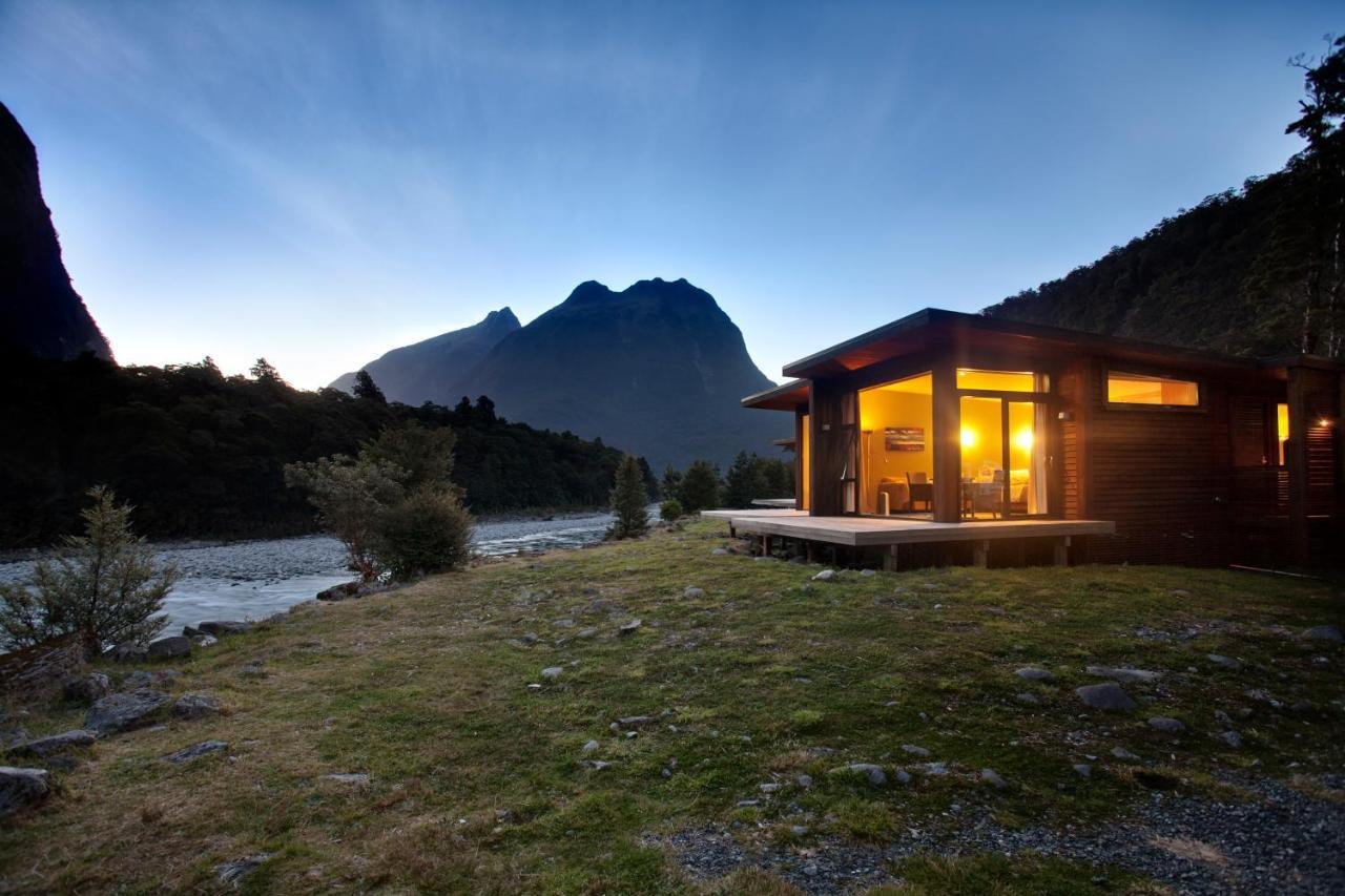 Milford Sound Lodge Exteriör bild