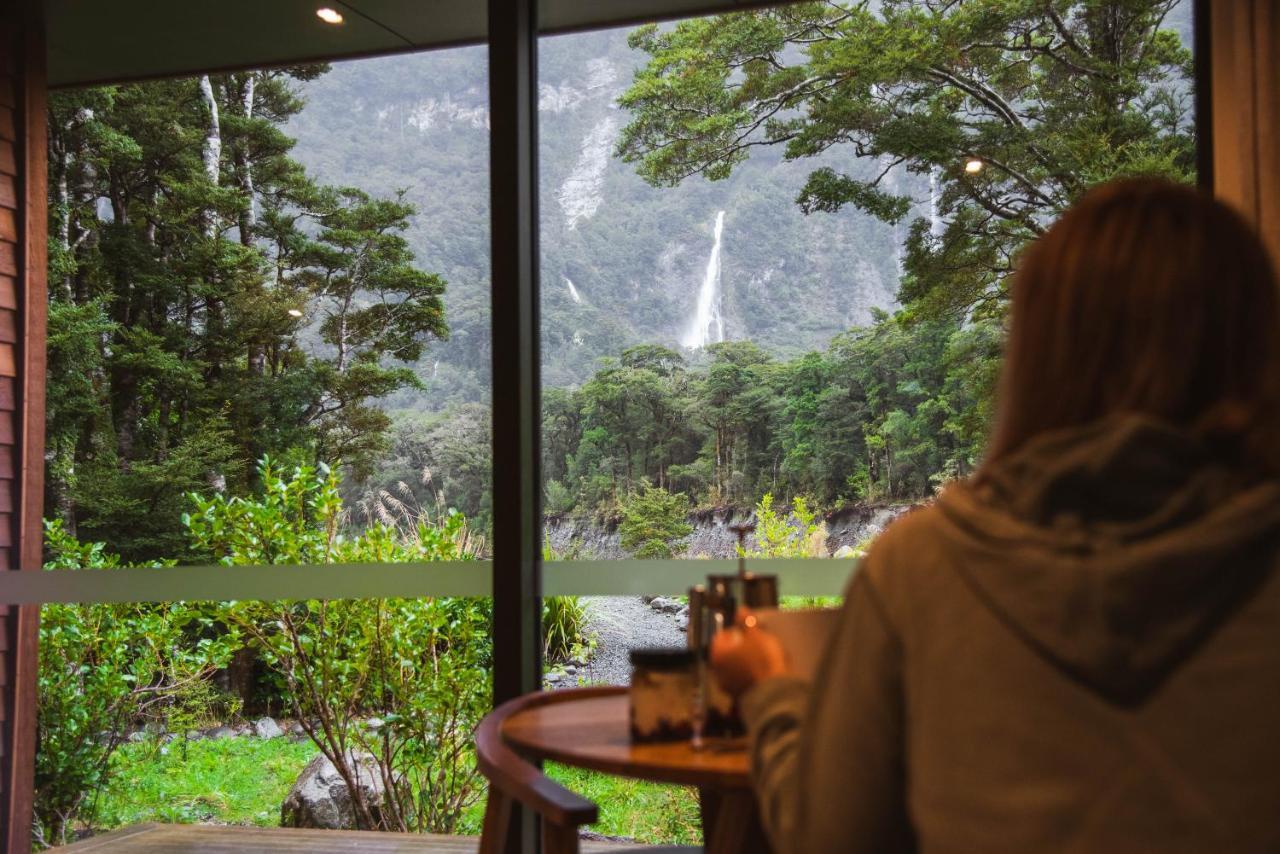 Milford Sound Lodge Exteriör bild