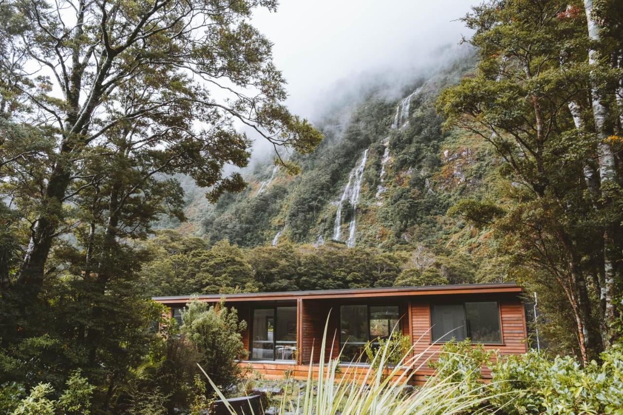 Milford Sound Lodge Exteriör bild