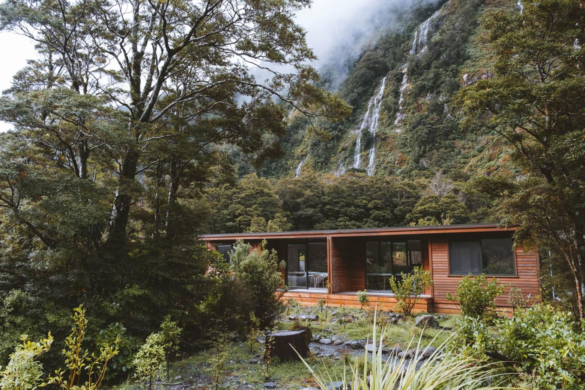 Milford Sound Lodge Exteriör bild