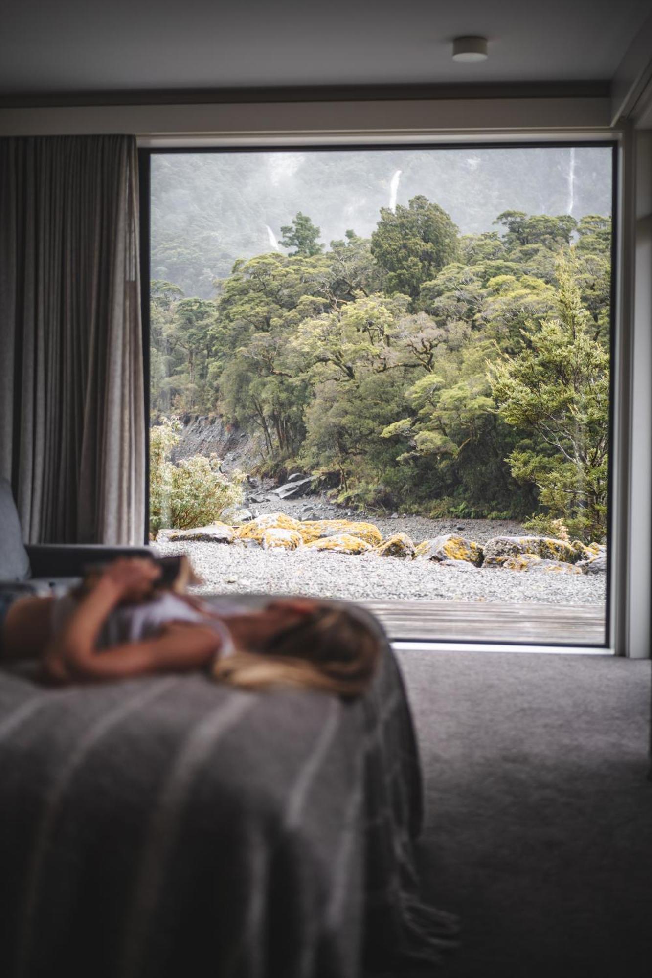 Milford Sound Lodge Exteriör bild