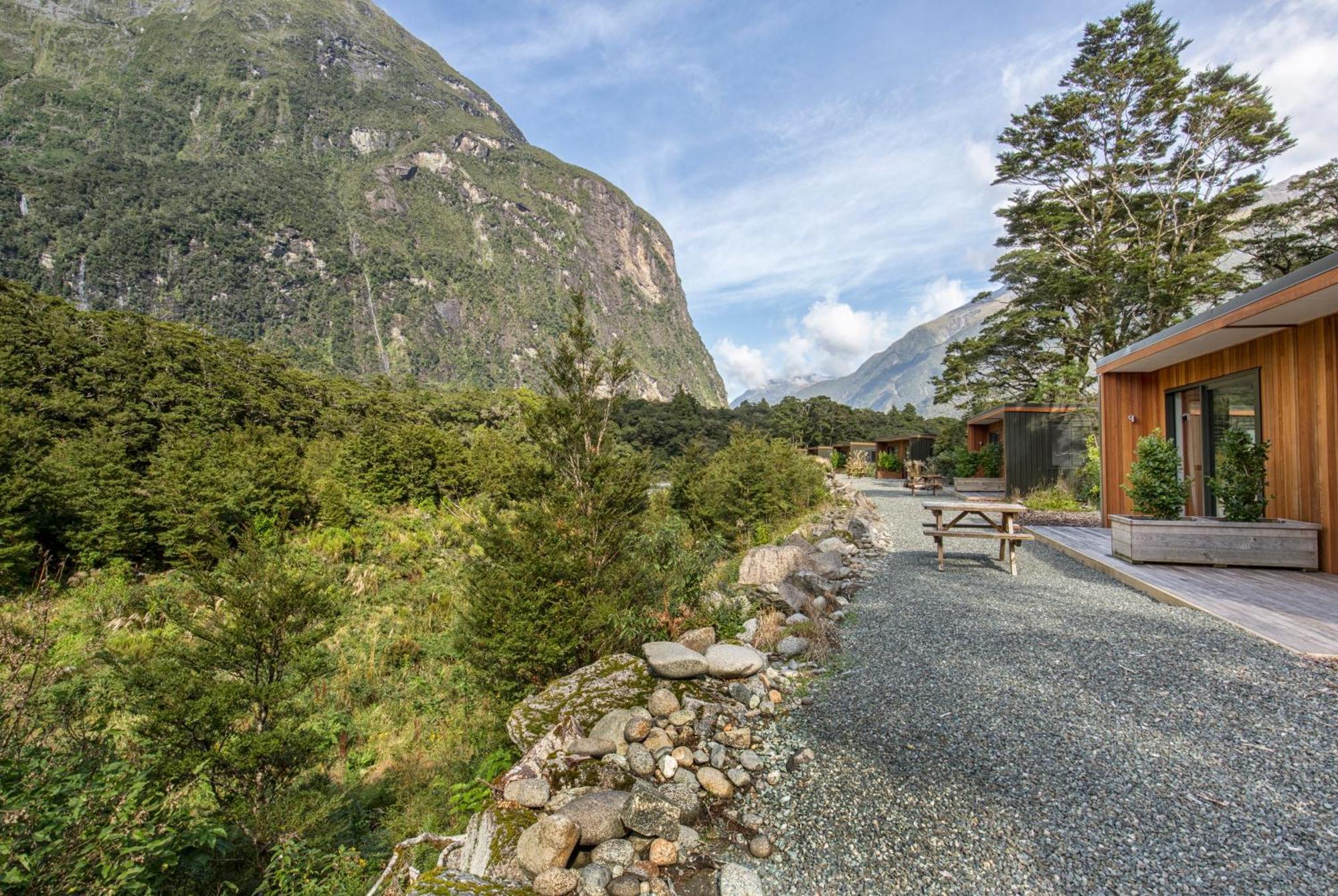 Milford Sound Lodge Exteriör bild