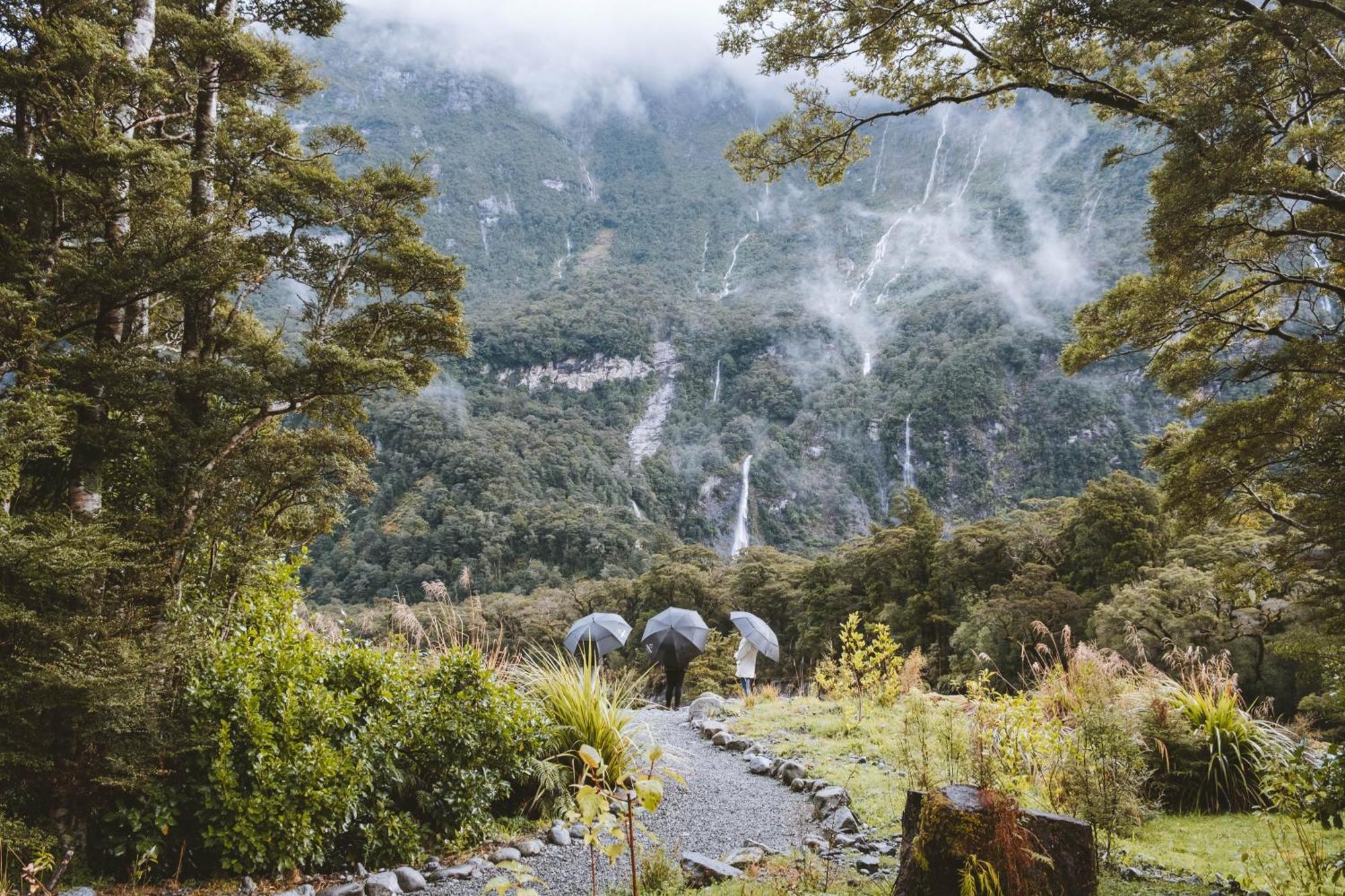 Milford Sound Lodge Exteriör bild