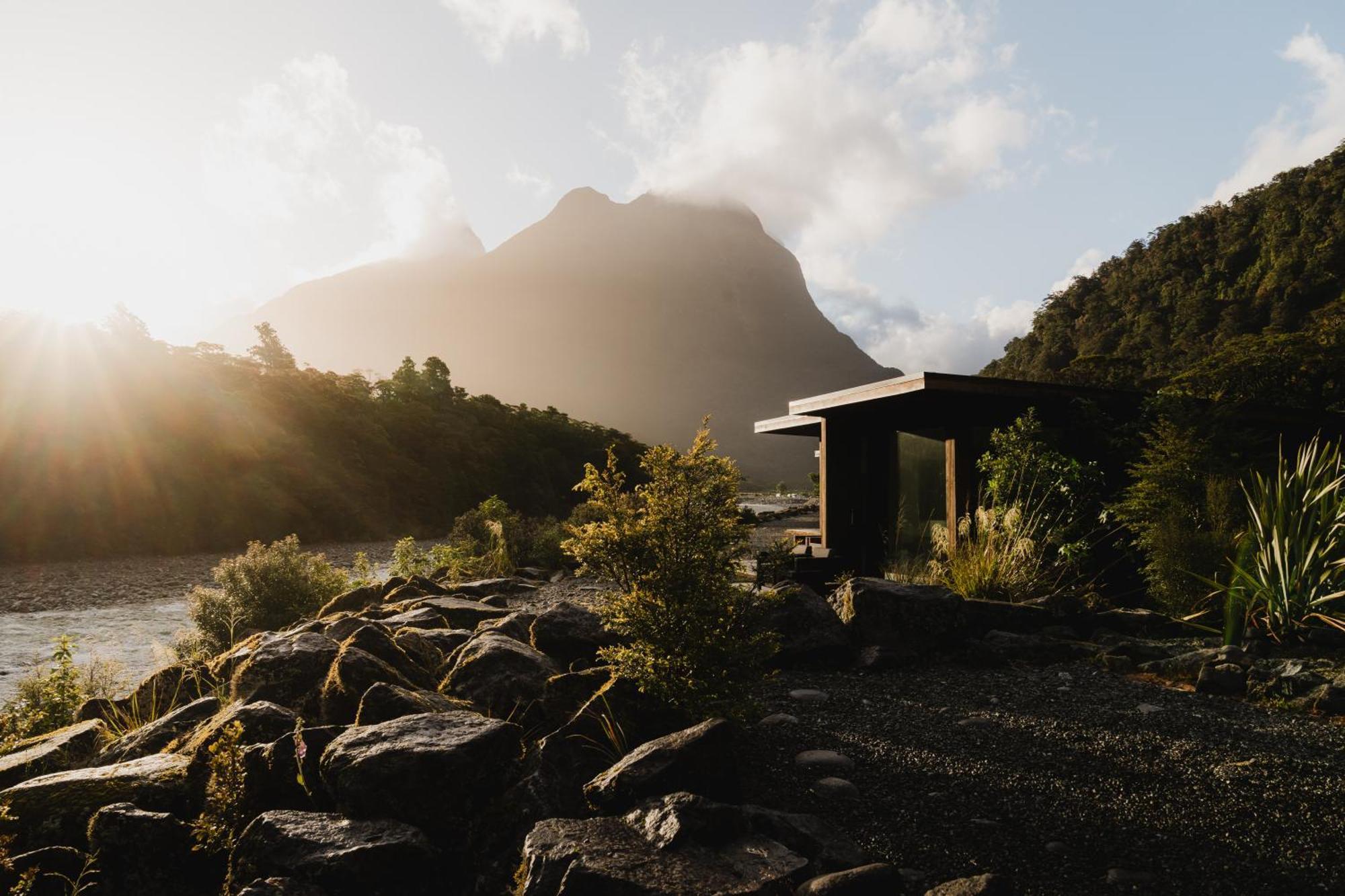 Milford Sound Lodge Exteriör bild